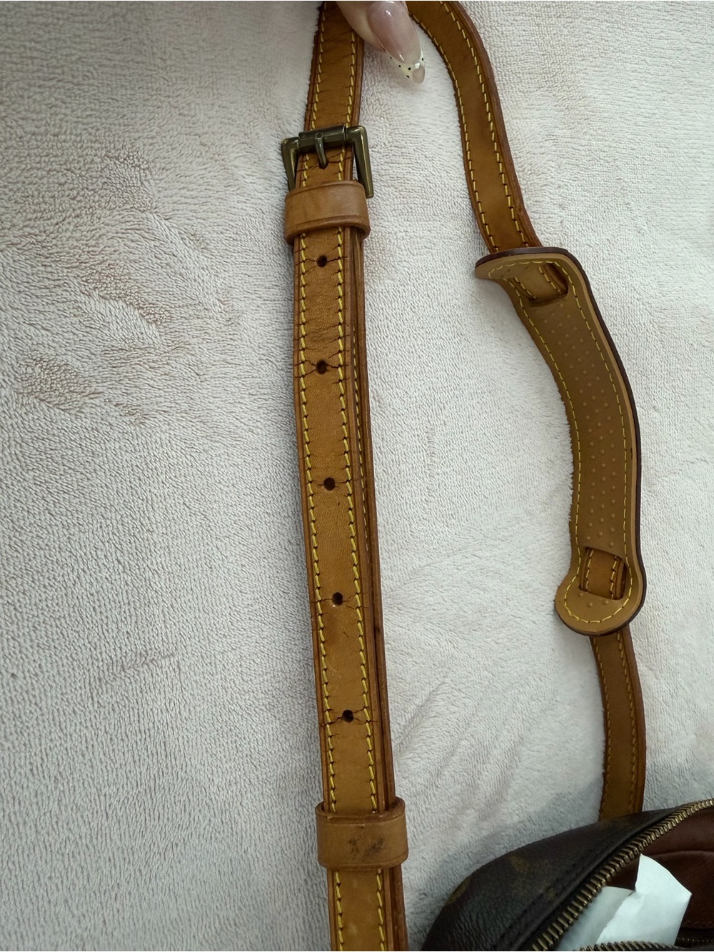 Louis Vuitton Monogram Crossbody in Brown with Tan Trim - Picture 10 of 11